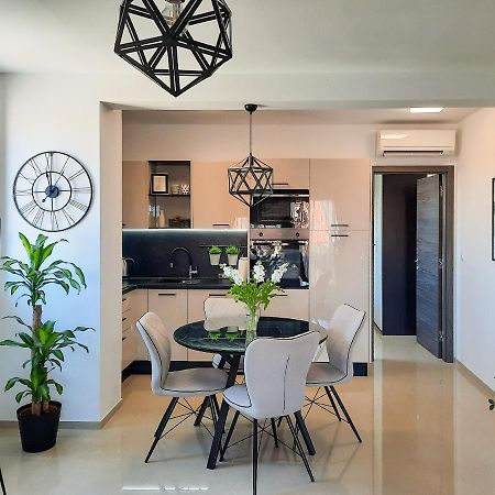 Enjoy Pula - New Apt With Terrace And Free Parking Garage Zewnętrze zdjęcie