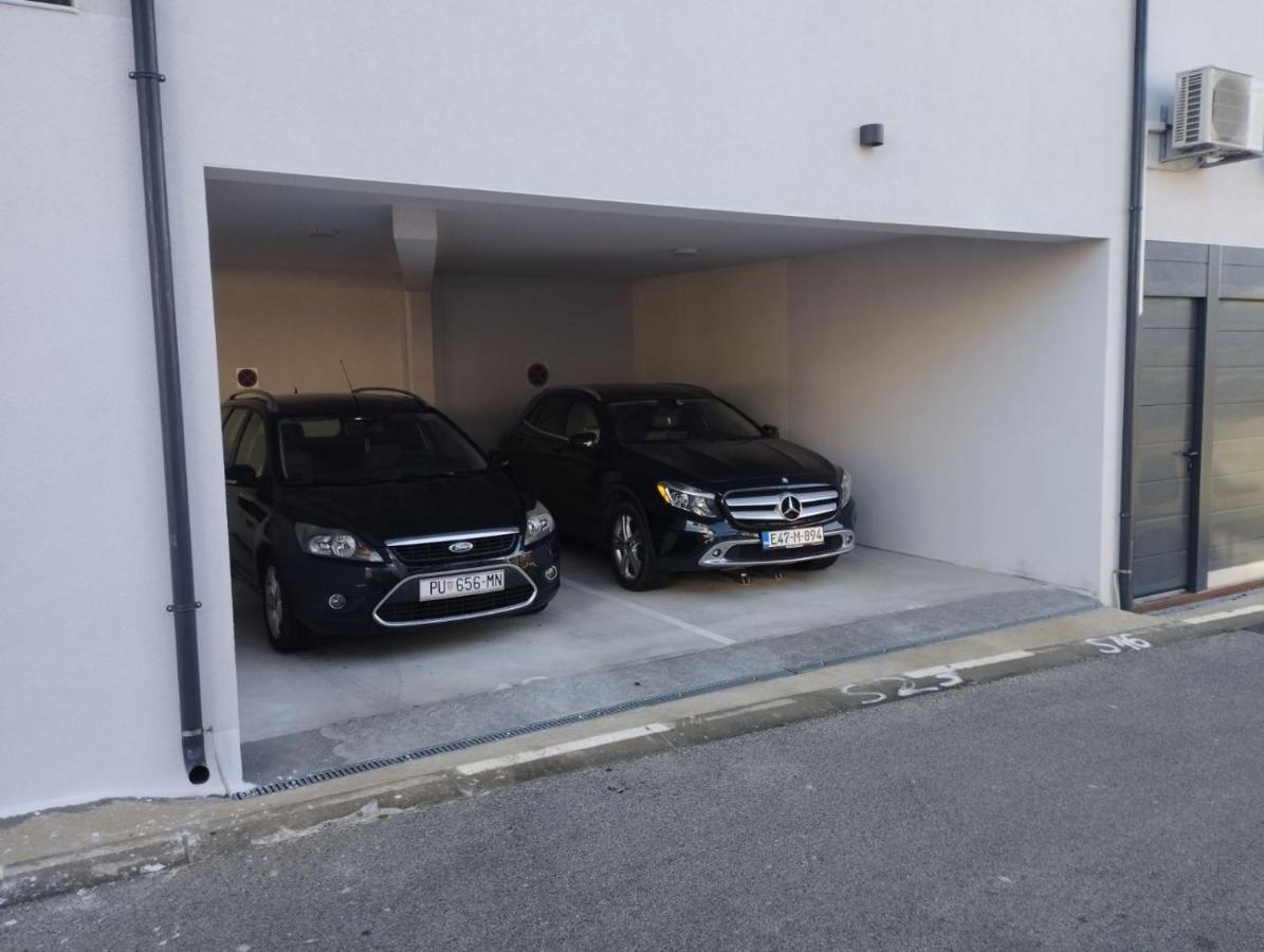Enjoy Pula - New Apt With Terrace And Free Parking Garage Zewnętrze zdjęcie