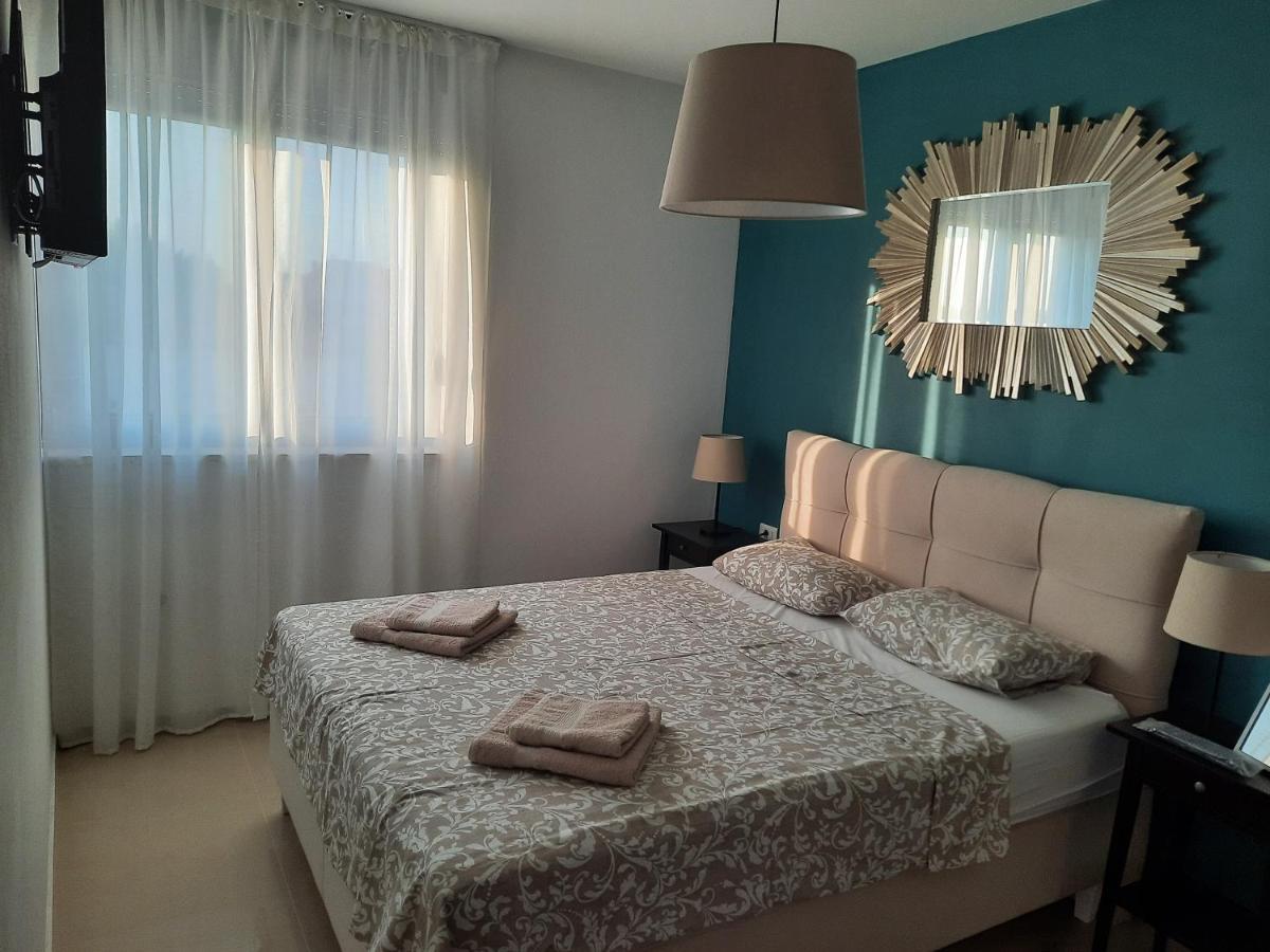 Enjoy Pula - New Apt With Terrace And Free Parking Garage Zewnętrze zdjęcie