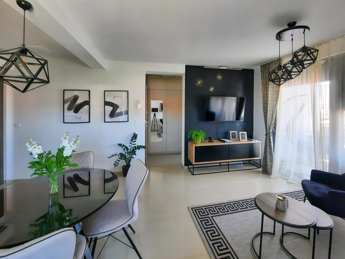 Enjoy Pula - New Apt With Terrace And Free Parking Garage Zewnętrze zdjęcie