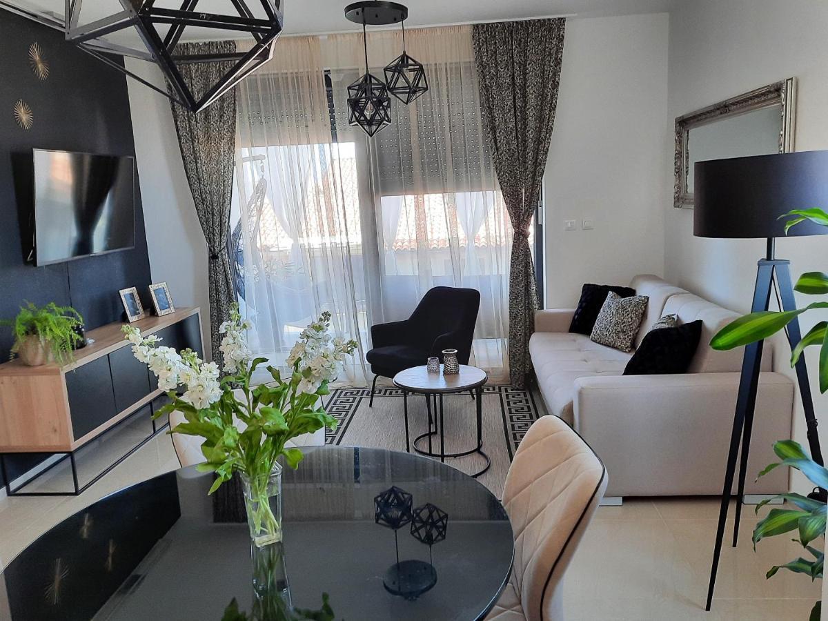 Enjoy Pula - New Apt With Terrace And Free Parking Garage Zewnętrze zdjęcie