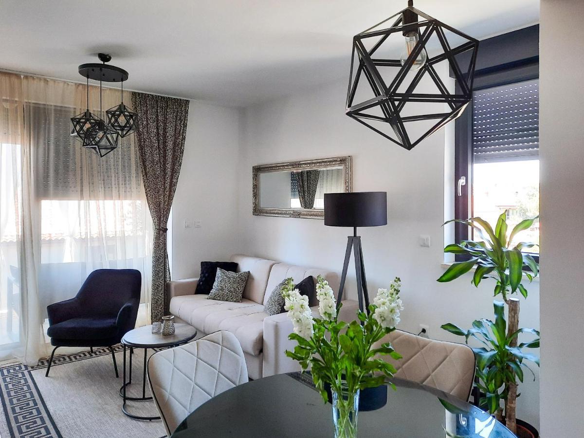Enjoy Pula - New Apt With Terrace And Free Parking Garage Zewnętrze zdjęcie
